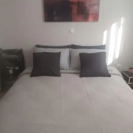 With Amenities In Kolonaki דירה *