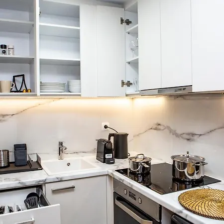 With Amenities In Kolonaki *